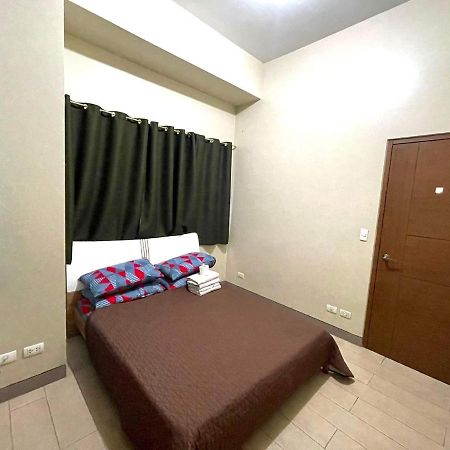 Lovely 2 Bed Room Condo Infront Of Naia Terminal 3 Манила Экстерьер фото