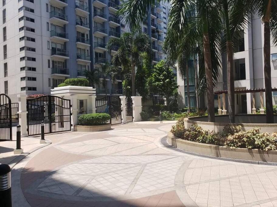 Lovely 2 Bed Room Condo Infront Of Naia Terminal 3 Манила Экстерьер фото