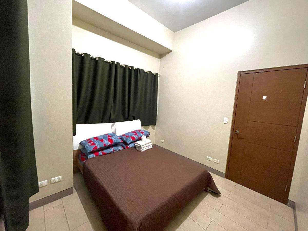 Lovely 2 Bed Room Condo Infront Of Naia Terminal 3 Манила Экстерьер фото